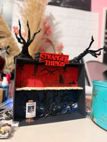 Expositor mini Funko Stranger Things Kinder Joy