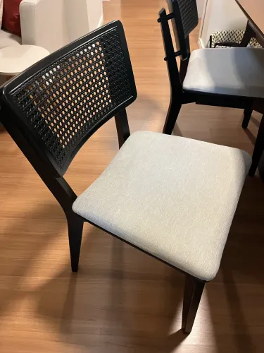 CADEIRAS CONTEMPORÂNEAS COM TELINHA