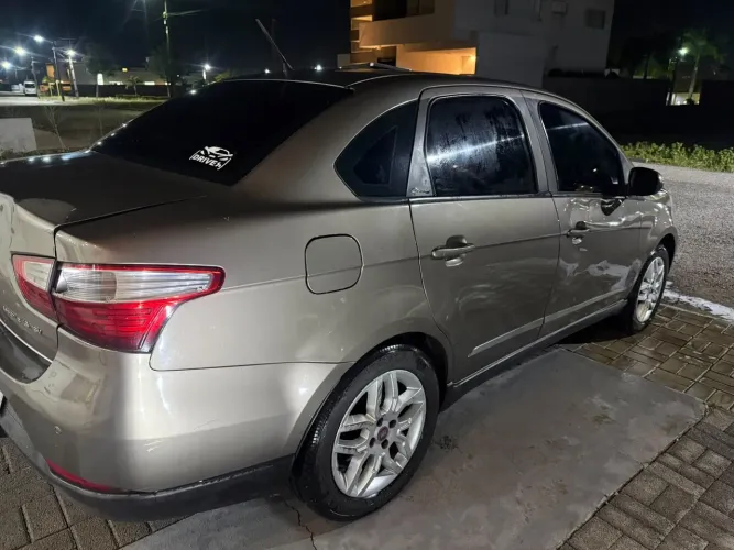Fiat Grand Siena Essence Dual. 1.6 Flex 16V 2016