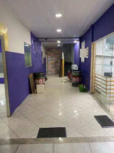 Espaço Comercial Amplo no Centro de Belford Roxo - 4 Salas + 2 Banheiros