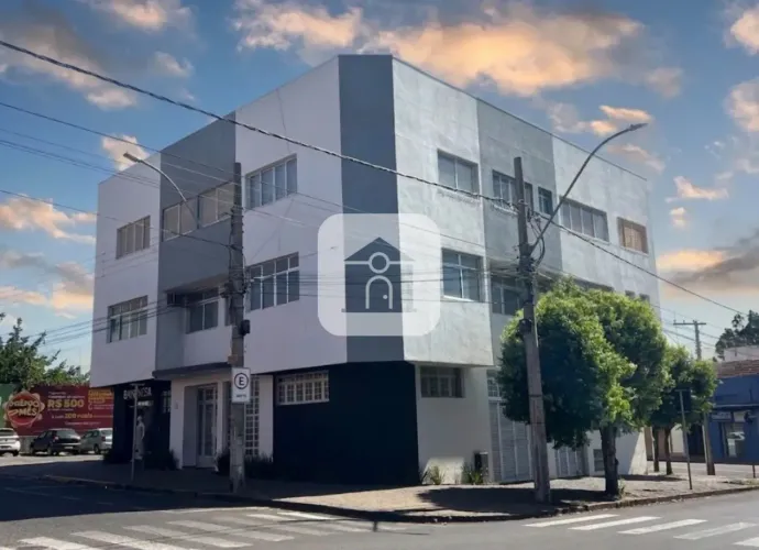 Prédio Comercial e Residencial à venda no Centro