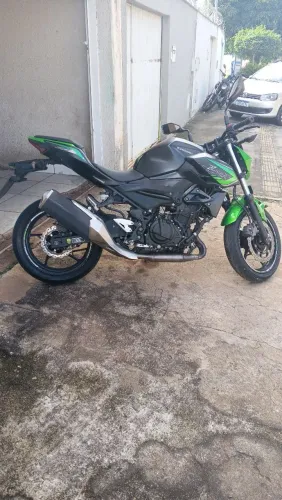 Vendo z 400 ano 2021 top