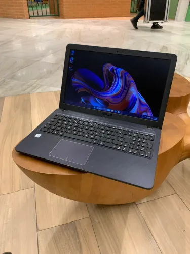 Notebook Asus VivoBook 15.6 Polegadas | Core i3 7ª geração, 120GB SSD + 4GB RAM