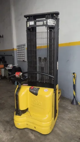 Empilhadeira patolada Hyster MS16 