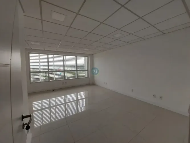 Imóvel para aluguel possui 33 metros quadrados com 1 quarto em Barreiros - São José - SC