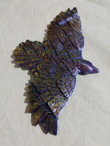 Águia articulada impressa em 3D