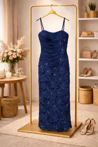 Vestido de festa em renda azul marinho tam. 42