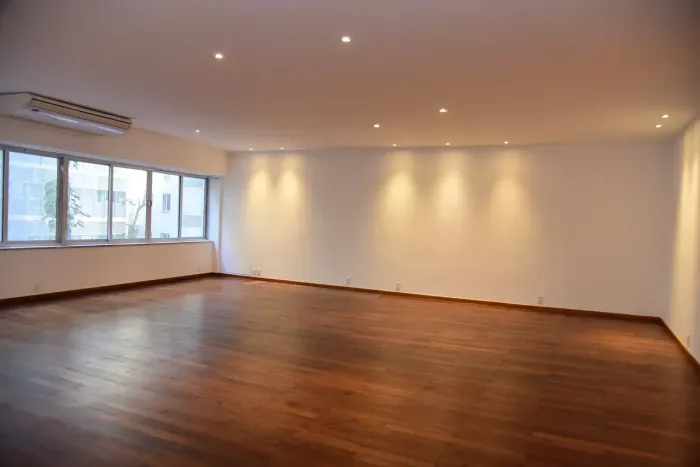 Apartamento para aluguel com 330 metros quadrados com 3 quartos
