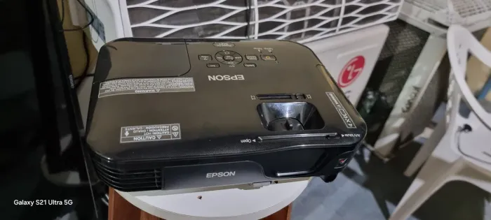 Projetor Epson s12 pouco usado 