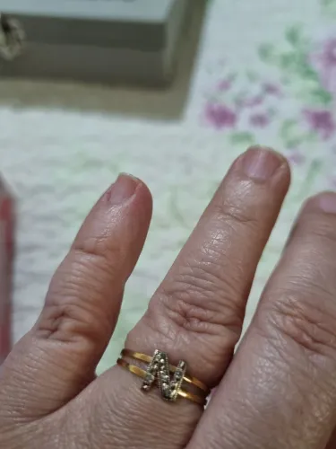 Anel ouro 18k com 5 brilhantes. Peso 1,8gr