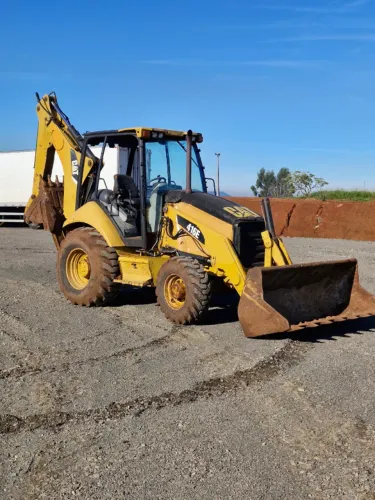 Retro Escavadeira Caterpillar 416e ano 2008 tração 4x4