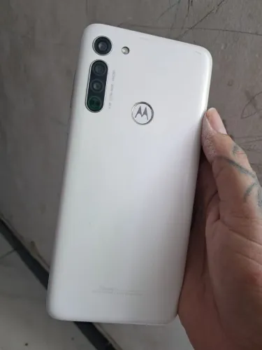 Moto g8 branco todo filé 