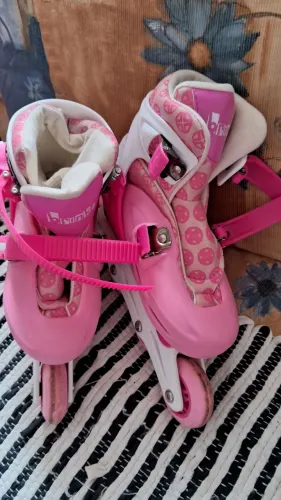 Patins menina excelente estado.. praticamente novo.. pouco uso