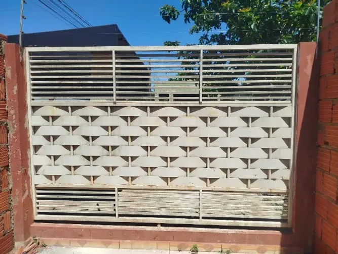 Grade de ferro para muro de casa