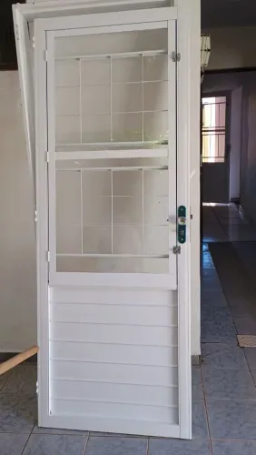 Porta de metal completa
