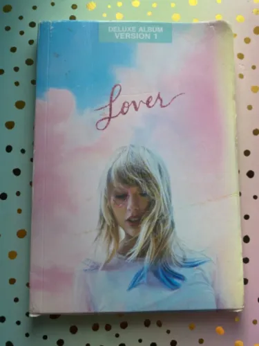 Lover Deluxe Version 1 (Diario + CD exclusivos)