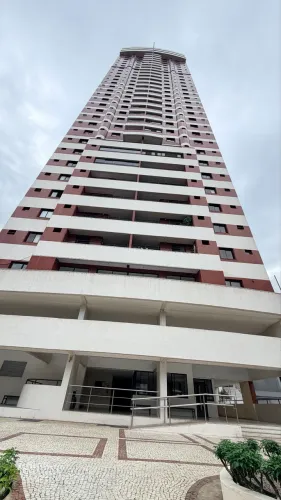 Edifício Real Seasons