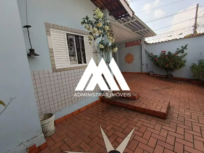 Vendo casa em Itaúna com espaço gourmet com ótima localização!