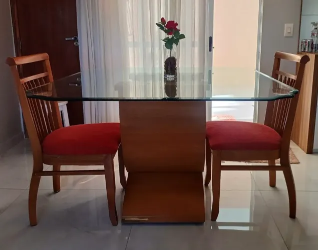 Mesa Quadrada para 8 Lugares + aparador Buffet 