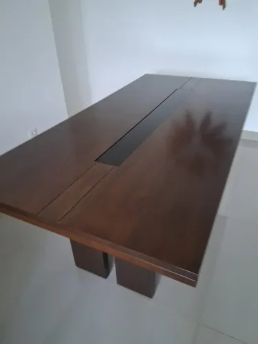 MESA DE JANTAR EM MADEIRA 