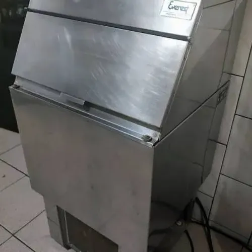 MAQUINA DE GELO EM CUBOS EVEREST EGC 150