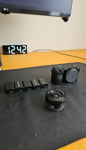 Vendo sony a6300 + lente do kit 16 - 50 + 5 baterias