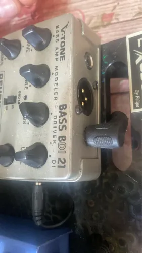 BDI 21 Behringer Vtone pré DI contrabaixo