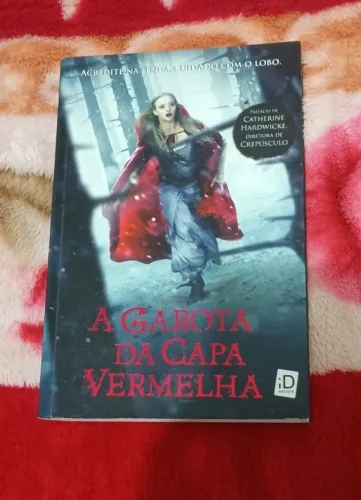 livro A garota da capa vermelha