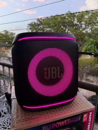 Jbl encorre com 2 microfones