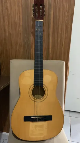 Vendo violão.