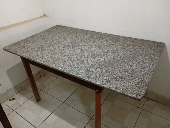 Vendo uma pedra de mármore no valor de 400 reais