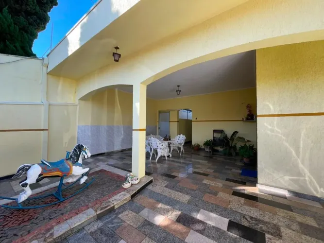 Casa com 3 dormitórios para alugar por R$ 2.900,00/mês - Jardim Ipiranga - Americana/SP