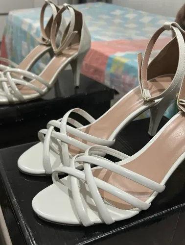 Sandália de salto off white