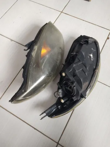 Farol Ford fiesta 2011