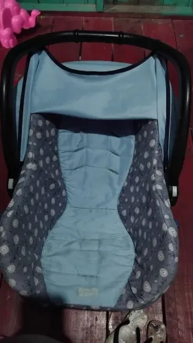 Vendo bebê conforto de menino ou troco por um de menina