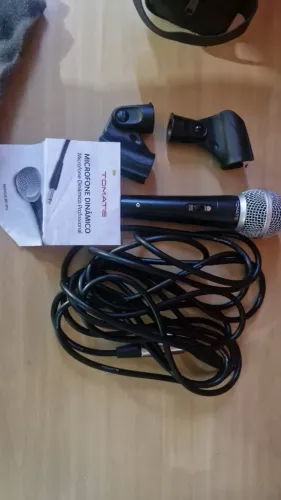 Microfone Dinâmico Tomate MT-102 Profissional com Cabo P10 e Suporte