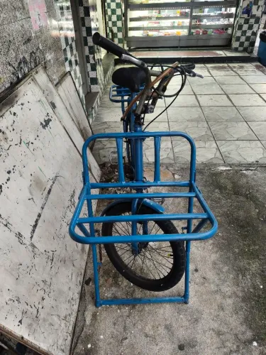 Vendo bicicleta de carga muito resistente.