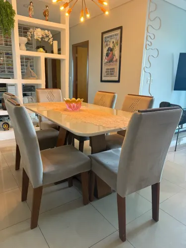 Mesa de jantar com tampo de vidro