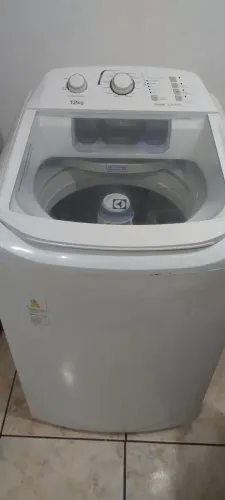 Lavadora de roupas Electrolux com capacidade de 12kg