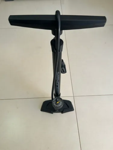 Bomba De Pé Ar 160 Psi Para Pneu Com Manômetro High One