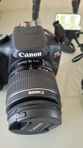 Camera fotográfica digital com acessórios pra filmagem