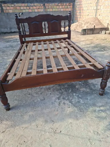 Cama de madeira