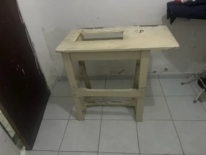 Mesa para máquina de costura