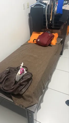 Cama  e colchão solteiro para doação 