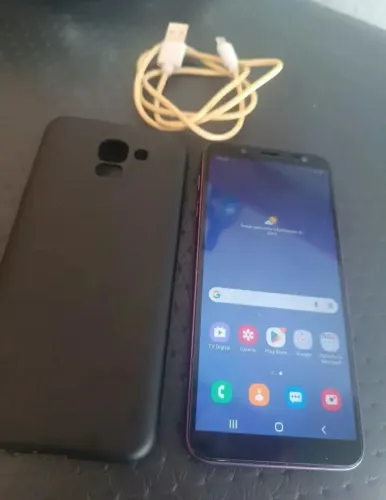 Celular j6