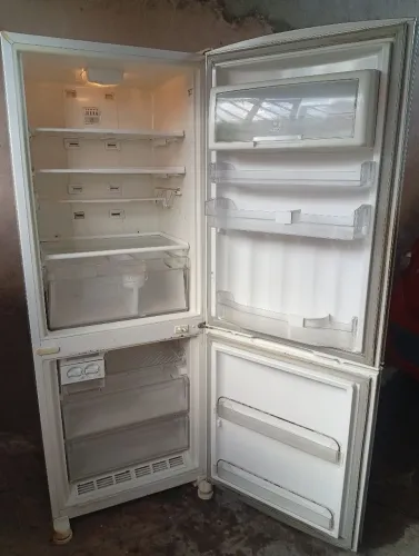 Geladeira inversa Frost free 500 litros com freeze em baixo bem grande cm entrega grátis