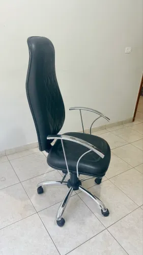Cadeira diretoria semi nova
