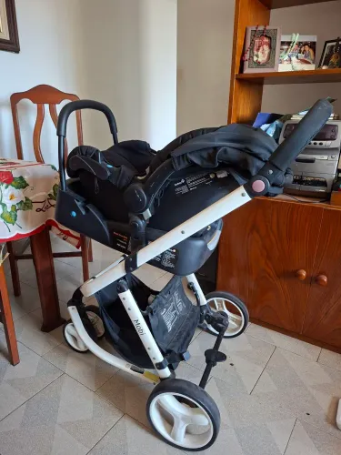 ?CARRINHO DE BEBÊ C/BEBÊ CONFORTO