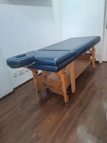 Maca de madeira com regulador de altura,  ideal para passagem,  estética e fisioterapia 