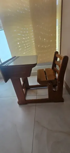 Cadeira infantil de madeira maciça, tipo Escolar